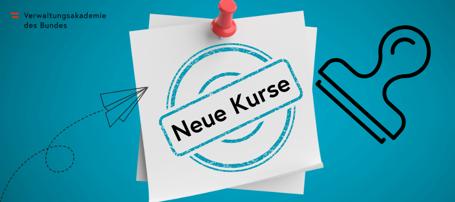 Türkiser Hintergrund auf dem Zettel angepinnt sind. Auf die Zettel ist die Aufschrift "neue Kurse" gestempelt. Rechts davon ist ein Papierflieger, links davon der Stempel in schwarzen Umriss.