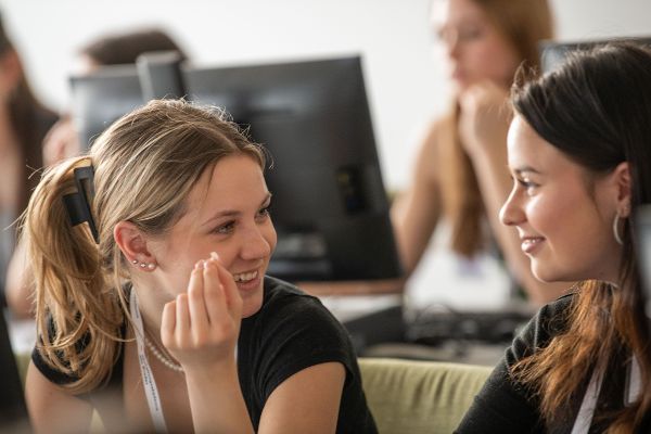 Schülerinnen zu Besuch an der VAB am Girls Day