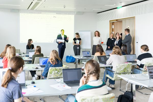 Eindrücke vom Girl's Day an der Verwaltungsakademie
